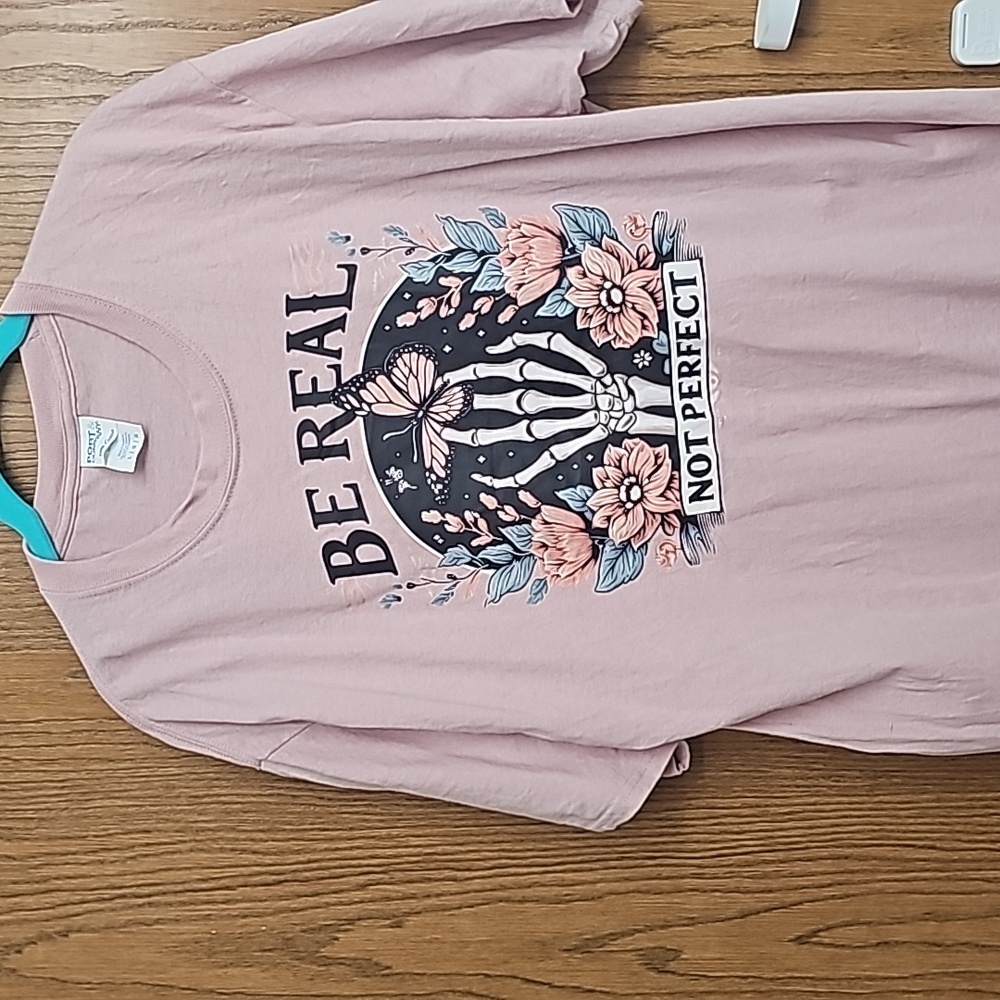 Unisex L  T-shirt  "be real, not perfect"
